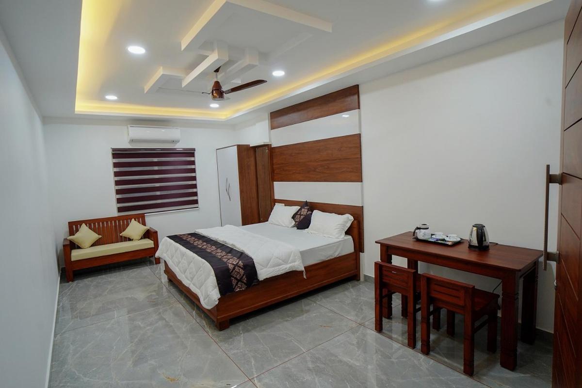 Universal Residency Perumpavur Bagian luar foto